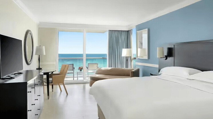 Oceanfront King Guest Room 